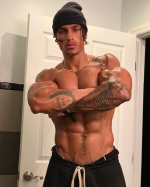 Adrian Conrad Instagram - 🎉🎉Birthday Bwoii🎉🎉🇬🇳🇬🇳

#aesthetic #aesthetics #abs #bodybuilding #bodybuilding #cardio #drive #fit #fitfam #fitspo #gym #gymmotivation #gymtime #hardwork #motivation #workout