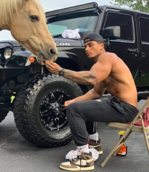 Adrian Conrad Instagram - “Stayed true to my oath, now they watching the growth”🤞 #aesthetic #aesthetics #abs #bodybuilding #bodybuilder #cardio #drive #fit #fitness #fitfam #fitspo #gym #gains #goals #gymtime #gymmotivation #hardwork #motivation #workout