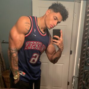 Adrian Conrad Instagram - MAILBOX MONEY🇬🇳 #aesthetic #aesthetics #abs #bodybuilding #bodybuilder #cardio #drive #fit #fitness #fitfam #fitspo #gym #gains #goals #gymtime #gymmotivation #hardwork #motivation #workout