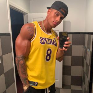 Adrian Conrad Instagram - “There’s value outside of traditional molds”🇬🇳 #aesthetic #aesthetics #abs #bodybuilding #bodybuilder #cardio #drive #fit #fitness #fitfam #fitspo #gym #gains #goals #gymtime #gymmotivation #hardwork #motivation