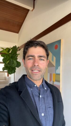 Adrian Grenier Instagram - Check out SHFT’s new series, Focusing on The Big Picture, profiling inspiring creative game-changers using their art, music and food to shift the way we look at the environment and shot in vivid 8 You can watch it on SHFT.COM 

#ad #SHFT #sustainability  @shftthebigpicture @glatzerama