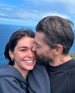 Adrián Lastra Instagram - Hoy cumple años una de las personas más fuertes que he conocido en mi vida, con un talento artístico increíble,con una belleza que te enamora en un segundo, una persona que sabe escuchar, que sabe perdonar, pedir perdón y lo más importante, una mujer que amo con toda mi alma.

Feliz vuelta sol @clarachain , que la vida te lleve muy lejos y que yo esté al lado para ser espectador privilegiado!

Te amo y te admiro ❤️❤️