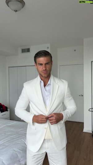Adrián Pedraja Instagram - Total White