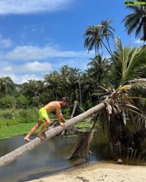 Adrián Pedraja Instagram - Hace un Mes visité por primera vez Colombia . Obvio que volveré 🥹🌴