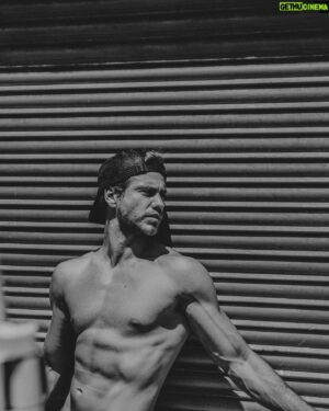 Adrián Pedraja Instagram - Carrusel fotos Blanco y Negro . Distintas épocas . Distintos looks ⚪️⚫️