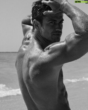 Adrián Pedraja Instagram - Carrusel fotos Blanco y Negro . Distintas épocas . Distintos looks ⚪️⚫️