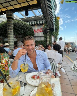 Adrián Pedraja Instagram - Lugar que no falla en #Marbella