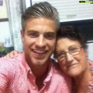 Adrián Pedraja Instagram - Hoy Cumplo 34 Primaveras y hago un Carrusel de fotos y vídeos de ellos porque ellos jamás se olvidaron de un 15 de Noviembre , es el primer año que cumplo sin ellos . GRACIAS a Dios por haber disfrutado de vosotros hasta el último día y por darme la Salud que tengo . No puedo estar más agradecido ♥️🙏