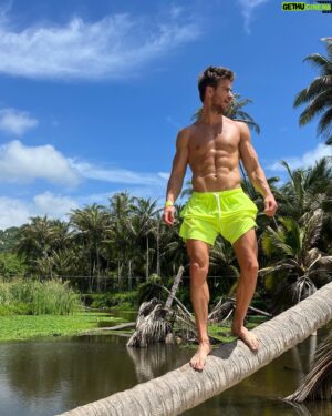 Adrián Pedraja Instagram - Colombia 🌴♥️ último día 👋