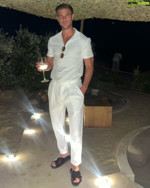 Adrián Pedraja Instagram - Cheers for this summer 24’🥂