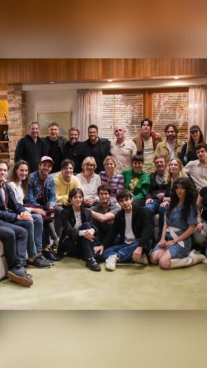 Adrián Suar Instagram - Primera reunión de elenco en #ATAV segunda temporada, que inicia sus grabaciones el 16 de mayo. Te dejamos espiar el encuentro y una charla especial de @elchuecosuar.