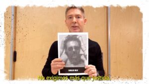 Adrián Suar Instagram - El atentado a la AMIA asesinó a 85 personas y dejó una herida en toda nuestra sociedad que la impunidad no permite cicatrizar. Decimos presente por cada una de las historias truncadas.
Porque tenemos memoria, exigimos justicia.
El lunes 18 de julio volvemos a Pasteur.
Acto central, 9.30hs, Pasteur 633.
#AMIA28años
@amiaarteyproduccion @amiaonline