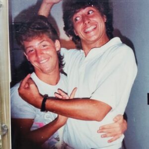 Adrián Suar Instagram - Tantos años de amistad. 
Lo mismo de siempre: yo en una y vos con la palabra justa. ❤️ @gusbermudezok