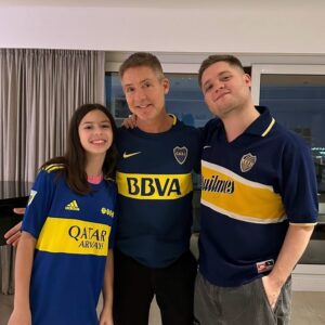 Adrián Suar Instagram - Una tarde maravillosa. 
Gracias Boca por tanto! 💙💛💙
@tomaskirzner #Margui