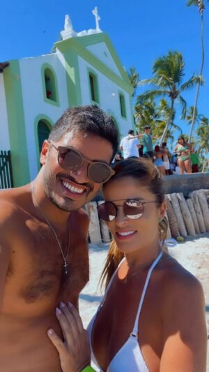 Adriana Del Claro Instagram - Hoje é o dia dele!!!! Um encontro inusitado (eu estava perdida) aos poucos se transformou em uma experiência de vida a dois de amor e muita parceria. Feliz aniversário meu Vi!!! Que vc seja sempre muito feliz!! Te amo cada dia mais!❤️