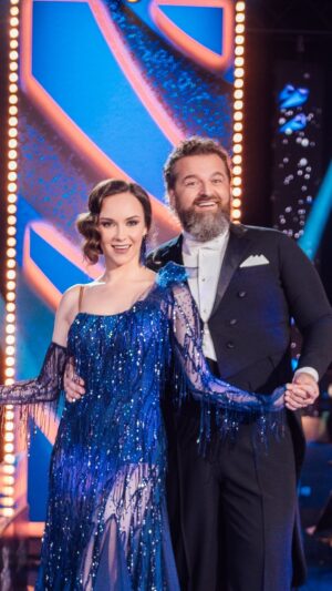 Adriana Mašková Instagram - Přiblížit se k měsíci se jen tak někomu nepodaří, Josef Maršálek a Adriana Mašková to však díky fantastickému slowfoxu na píseň Moondance dokázali. 🌛

Měli jste i vy díky nim pocit, že jste se ocitli uprostřed noční oblohy? 🤩

Pro tento pár můžete hlasovat prostřednictvím SMS ve tvaru SD 3 na číslo 906 11 13. 📱

#stardancexii #stardancecz #ceskatelevize