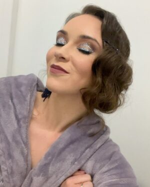 Adriana Mašková Instagram - 4. Přenos i můj celý look byl nádherný! Miluju to a miluju to, že jedeme dál! 
Vďečná! 🤍

💄 @sablikovamakeup 
👗 @kostymerna.cz @nosme_dance 
💇🏽‍♀️ @frufkaseznam.cz_
