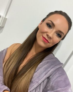 Adriana Mašková Instagram - První SD look ❤️‍🔥 a šatičky check v mé komůrce 💙 

💄 @sablikovamakeup 
👗 @kostymerna.cz @nosme_dance 

#stardance #stardancexii