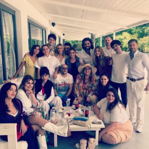 Adriana Salonia Instagram - Capítulos finales de El primero de nosotros. Quiero agradecer especialmente a todos y cada uno de los hermosos mensajes que recibo desde el primer capítulo. Gracias por tomarse el tiempo de escribirme y de compartir con nosotros  lo que les pasa con esta hermosa historia que nos atravesó a todos.
Gracias a mis queridos compañeros actores, escritores, directores, equipo técnico todo, vestuario, maquillaje, peinado, prensa y fotógrafo.
GRACIAS ♥️♥️♥️♥️♥️
@elprimerodenosotros.telefe
@vis_global 
@paramountplusla 
@darioturo @guillermo.pendino