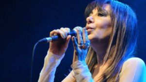Adriana Varela Instagram - Seguimos de #shows presenciales con todos los protocolos. Hoy 21.30hs en @cafelahumedad, entradas agotadas 😬 pero todavia quedan para la semana que viene! Reservas al 1161659130! No se queden sin la suya 💃