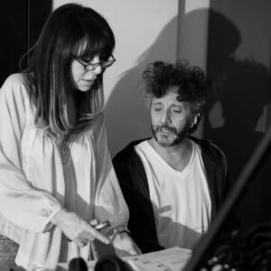 Adriana Varela Instagram - Grabación de Avellaneda, rodeada de afectos y talentos. Gracias @fitopaezmusica @aznar_pedro @ricardomolloposta @ladixonmusic @raffvarela @luisvolcoff @caergroyden @macri.marcelo @estudiodelparral
PH @sebasmiquel
