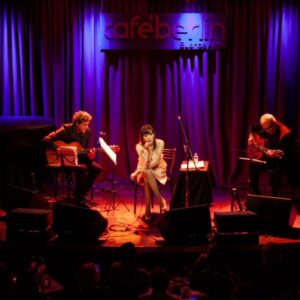 Adriana Varela Instagram - Noche de encuentros! Gracias @cafeberlinbuenosaires ! Sos lo más querido @negrorada !!! Hermosas fotos @horacioanneccafotografia !!! FELÍZ!
