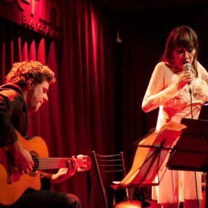 Adriana Varela Instagram - Noche de encuentros! Gracias @cafeberlinbuenosaires ! Sos lo más querido @negrorada !!! Hermosas fotos @horacioanneccafotografia !!! FELÍZ!