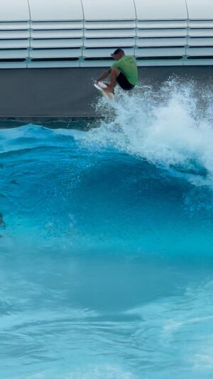 Adriano de Souza Instagram - Surfinzinnnnn nas garopas com@a @minikalzone @rudifontana 
📸 @rodrigo.bolha