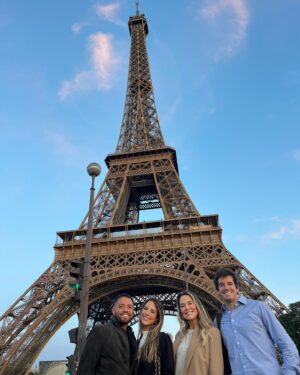 Adriano de Souza Instagram - Uma viagem para os 📚📕 Paris você é um ♥️🇫🇷🍷