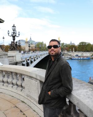 Adriano de Souza Instagram - Uma viagem para os 📚📕 Paris você é um ♥️🇫🇷🍷