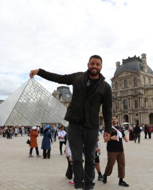 Adriano de Souza Instagram - Uma viagem para os 📚📕 Paris você é um ♥️🇫🇷🍷