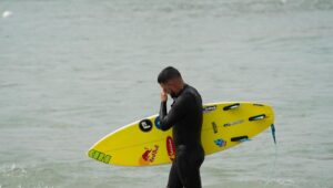 Adriano de Souza Instagram - Após 4 semanas eu volto a fazer o que eu amo ♥️🏄‍♂️
Treinos voltaram 🫶🏻
Próxima parada Praia da Grama QS dia 30 de outubro.
📸 @paulobarcellos @ibrasurf @boavistavillage @aktionpaz @rafa_krentz @doc_paz