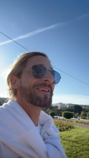 Adrien Brody Instagram - Seize the day! ☀️♥️🙏🙂 #carpediem #doyou