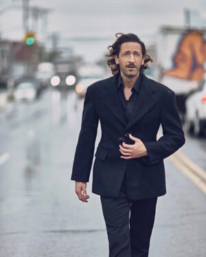 Adrien Brody Instagram - Molte grazie to the team at Style Magazine Italia for doing it in #style ✨😎
@stylemagazineitalia
@mrfabioimmediato 
@billykidstudio
@jessica_o_ 
@alecalascibetta 
@valeravi