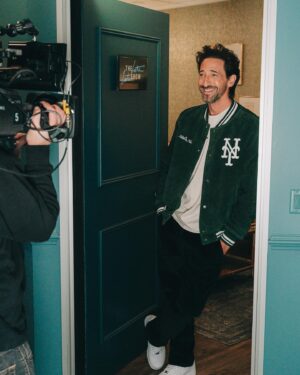 Adrien Brody Instagram - See your boy tonight on The Late Late Show with James Corden 😂 @latelateshow
@j_corden
#LateLateShow  @terencepatrick @nataliabruschi @kith @succession