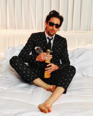 Adrien Brody Instagram - Let’s get it popping! 🥂🍾 Sending love to all of you and wishing you peace and happiness.