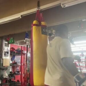 Adrien Broner Instagram - The definition of “HardWork” comes from the work you put in and how hard you willing to push yourself everybody defines HardWork differently hopefully this video give you a summary of the way I define “HardWork” 🆎 #WorkOrDie