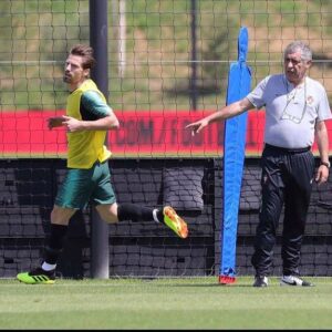 Adrien Silva Instagram - Muito obrigado por tudo o que fez por MIM , por NÓS e por todos os PORTUGUESES !  #gratidão