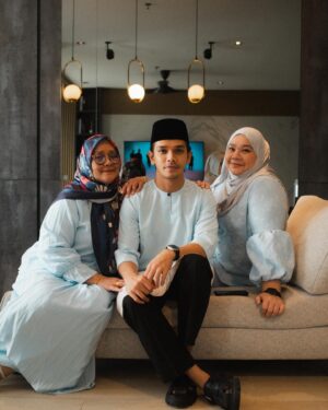 Aedy Ashraf Instagram - Selamat Hari Raya!

Siapa team baby blue angkat tangan jap 🙌🏻