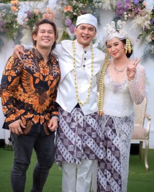 Afdhal Yusman Instagram - Jalan-Jalan Ke Pondok Cina
Jangan Lupa beli seledri
Heyyy kamu yang disana…
Sampai kapan mau sendiri??

Masa kalah sama @reinermanopo , sekali lagi selamat sobbb dan Adisty untuk pernikahannya, samawa yaa ❤️

Vlog nikahan enak kapan di upload di @ayofficial_ytb ???

📸 @dapikafdhalyusman
