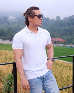 Afdhal Yusman Instagram - Masa masa dimana godaan dan rayuan mengucapkan selamat tinggal, Selamat Ulang Tahun ke 40.. Dan kehidupan yang sebenarnya pun dimulai 🎂

📸 @dapikafdhalyusman