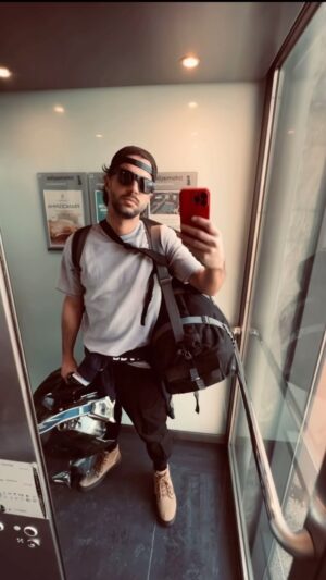 Afonso Pimentel Instagram - Fim-de-semana com 24 horas... Hora de fazer a mala para amanhã ir a voar para o meio do Atlântico trabalhar um bocadinho. /// @bmwmotorradpt /// #makelifearide