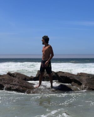 Afonso Pimentel Instagram - Porque acho a Barbie sobrevalorizada, tirei uma “a la” Pequena Sereia.