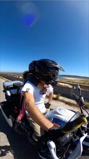 Afonso Pimentel Instagram - EU -Noah, queres ir dar um passeio de mota e acampar?
NOAH -E ficamos a dormir?!
ALANA -Eu tb vou? 
EU - Vens de mochila!
@bmwmotorradpt #makelifearide