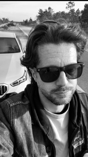 Afonso Pimentel Instagram - Para mim, resume-se a isto. Certo @anavarelaoficial ?///
@bmwportugal #bmwi5 #feitoemcircuitofechado