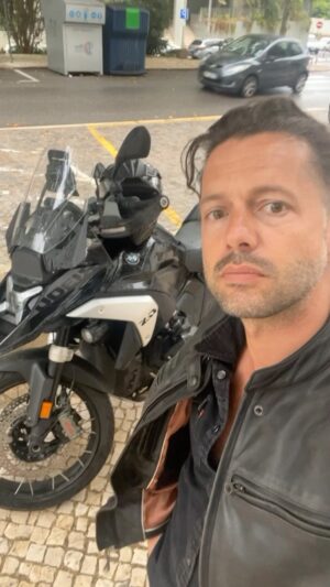 Afonso Pimentel Instagram - Ontem São Miguel, hoje Lisboa de GS e amanhã logo vejo o que Munique me reserva! /// #makelifearide @bmwmotorradpt