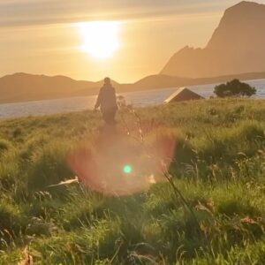 Agnes Born Instagram - Can’t wait for summer to arrive. 🌸Mountains and fjords under the midnight sun may be the most beautiful thing I know. 
I wish everyone could experience peace like this.

.
.
.
.
.
.
#throwback#freedom#northernnorway#summertime#peaceonearth#midnightsun#memories#tranquility#purity#nordland#north#visitnorway#yrbilder#sommerferie#fjordsofnorway#beauty#scenery#norge#norway