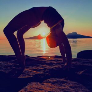 Agnes Born Instagram - Bending with a view☀️🌊🐒 

#landegode#Bodø#peace#oceanbreeze#paradise#summer#summer2020#yoga#flexing#bridge#bendit#strech#nordland#sjøluft#flex#picoftheday#kjærlieik#norge#nrkvær#bodø#bodøby#yrnorge#midnightsun#forever#nrknordland#sthans