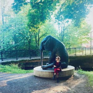 Agnes Born Instagram - Vakre høstdager og ny regjering🍁
.
.
.
.
.
.
#rødgrønn#hurray#valg2021#autumn#høst#beauty#timesarechanging#efterår#rødt#red#green#september#autumn2021#photooftheday#elephant#elephantintheroom#sculpture#akerselva#oslove#oslo#norway