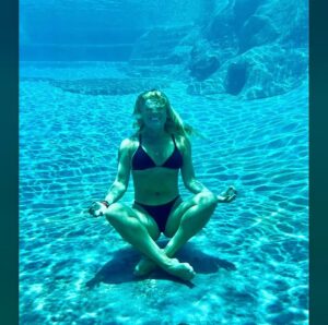 Agnes Bruckner Instagram - Grateful for it all! The ups and the downs. Highs and the lows. Thank you 🙏🏼

#love #grateful #thankful #mermaid #waterbaby #kauai #favorite #agnesbruckner #letsgo